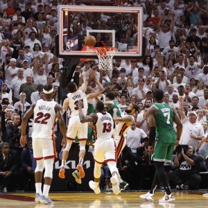 九州娱乐-经典对决！顶级篮球比赛带来惊险刺激的简单介绍