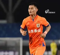 广州恒大实力碾压山东鲁能，领跑中超积分榜