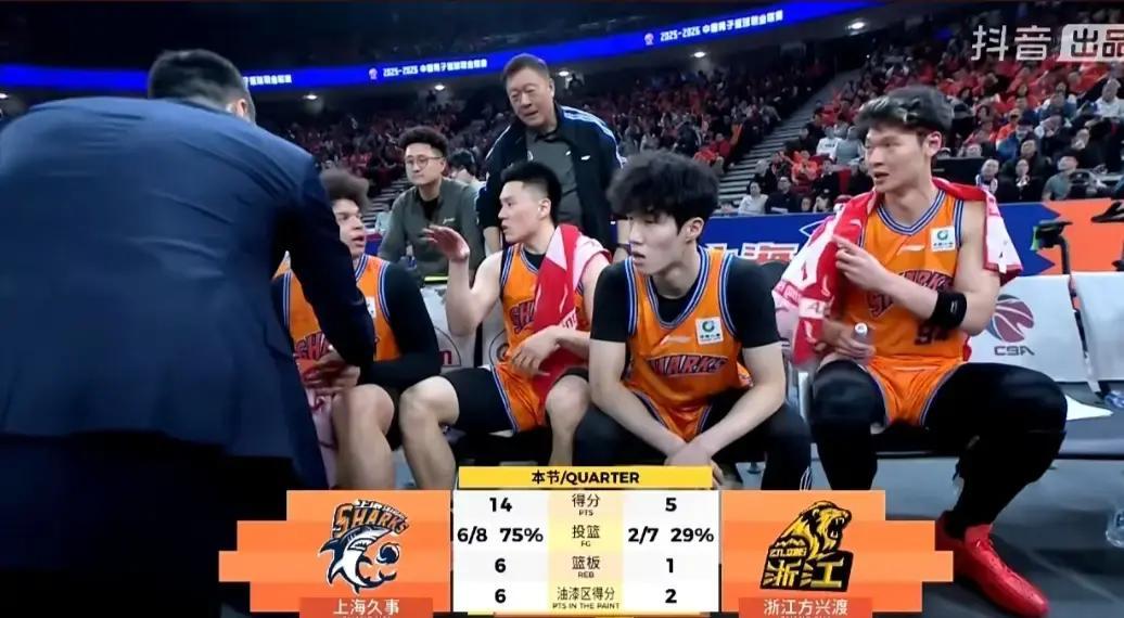 篮球比赛惊现压哨绝杀,主场球迷疯狂欢呼的简单介绍 篮球比赛惊现压哨绝杀,主场球迷疯狂欢呼的简单介绍