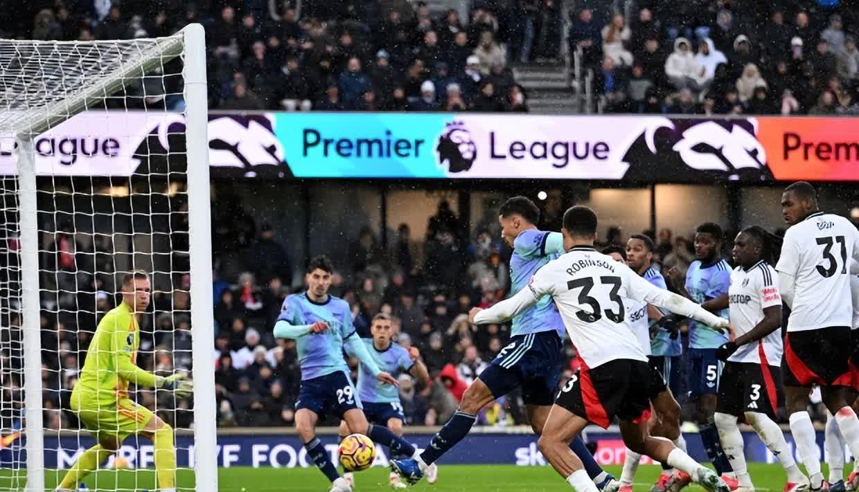 关于热刺战平对手，英超积分榜位置有所波动的信息