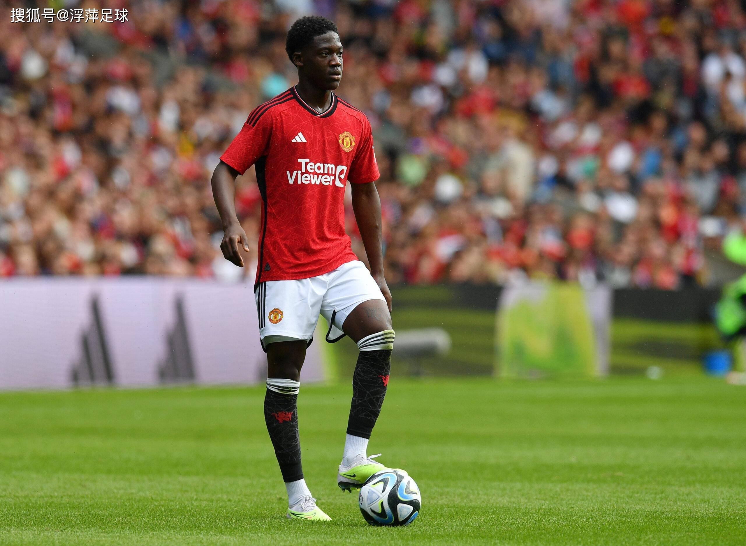 足球界风云人物闪耀登场，备战未来比赛志在必得(战鹰216赢得小女孩是谁)