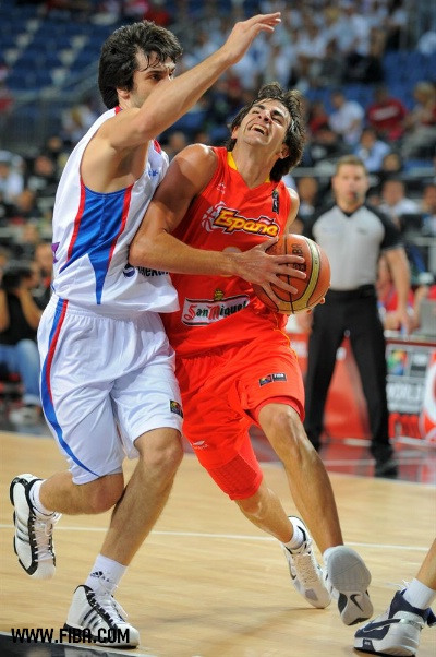 争霸赛场，劲旅与弱队对决擦出火花