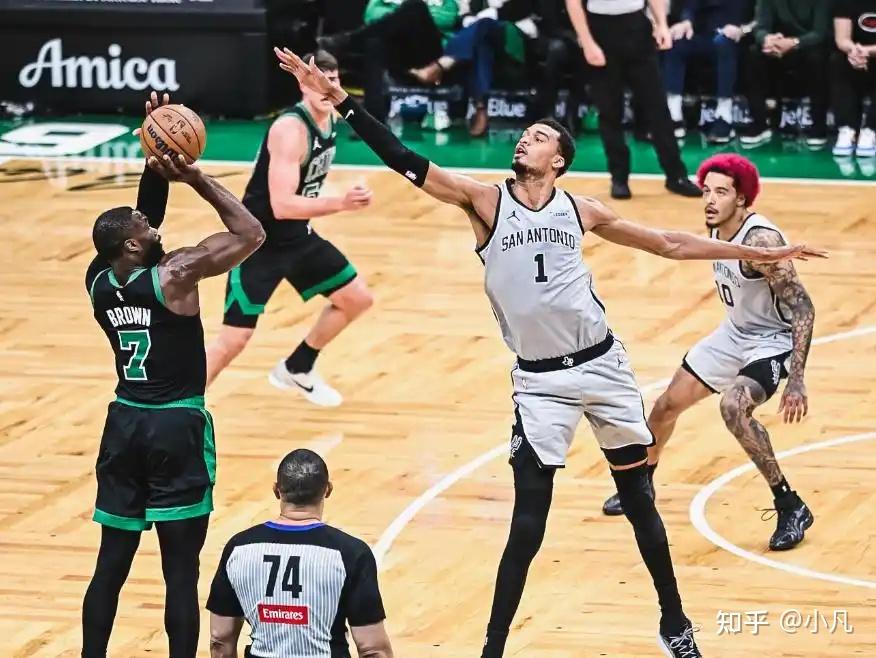 NBA常规赛：热火逆转战胜凯尔特人(nba2020热火vs凯尔特人g5回放)